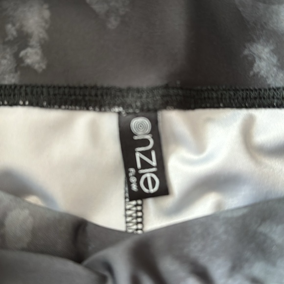 ONZIE // HIGH RISE GRAPHIC LEGGING - SMOKEY size XS - Picture 4 of 6